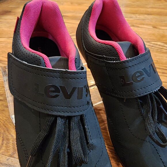 NWOT Women's Size 6.5 Levi’s Zeta UL Sneakers Black with Hot Pink Shoes - Picture 4 of 12